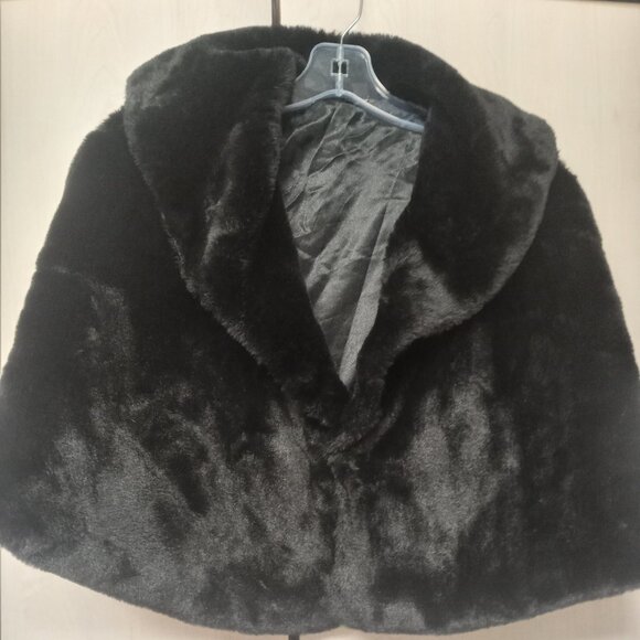 Park & Main Jackets & Blazers - Park & Main Faux Fur Shawl